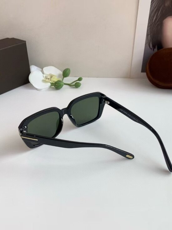 TOMFORD Unisex Sunglasses - Stylish and Trendy Sunglasses main image 7